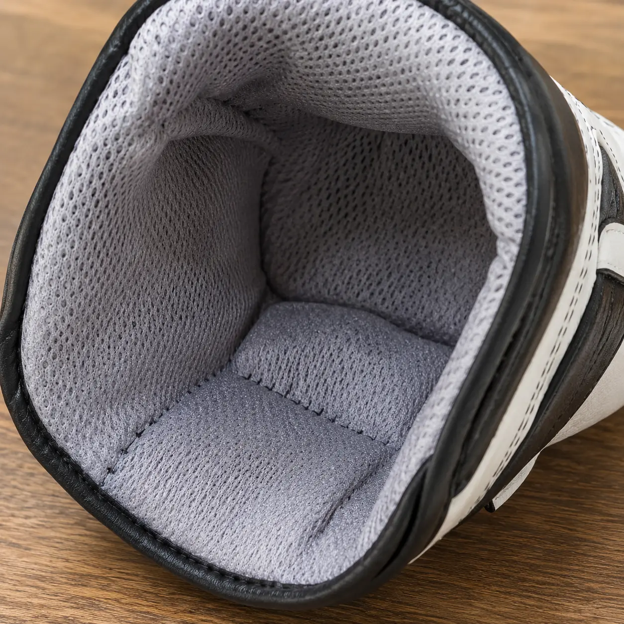 Moisture wicking inner lining